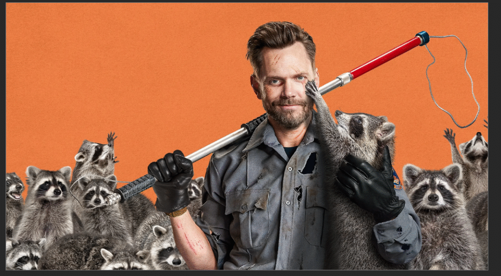 Vīrietis stāv ar jenotiem uz oranža fona